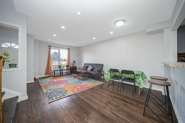 Brampton, ON L6Y 5A8,2 Sir Lou DR #127