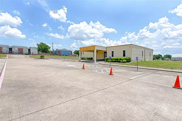 Desoto, TX 75115,1012 E Wintergreen Road