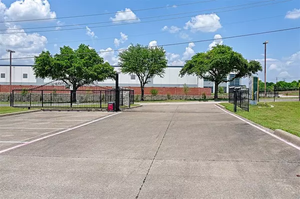 Desoto, TX 75115,1012 E Wintergreen Road