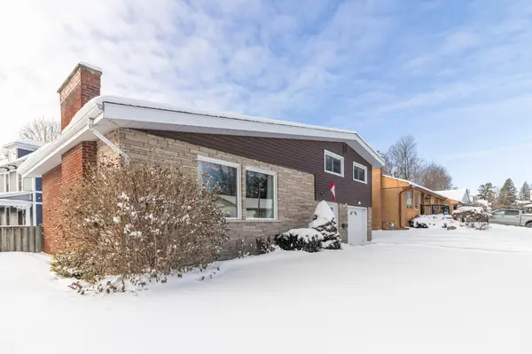 Brockville, ON K6V 2Z2,2 Woodlawn PL