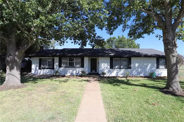 1022 S Harrison Street,  Mcgregor,  TX 76657