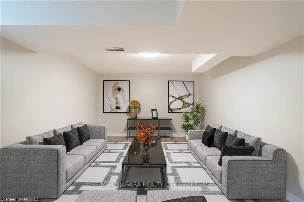 Niagara Falls, ON L2G 5V7,7121 Dorchester RD #LOWER