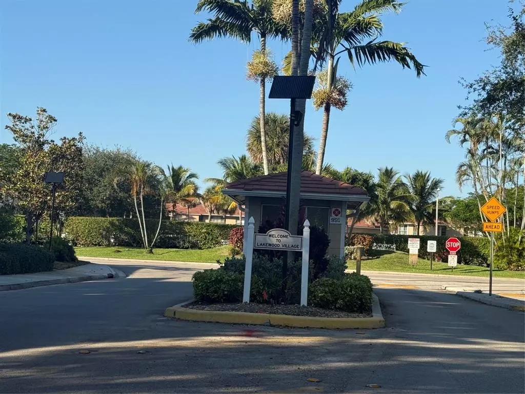 Coral Springs, FL 33071,9930 N Twin Lakes Dr #7-L