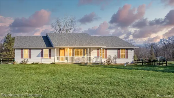 8450 Whiteford Center RD, Ottawa Lake, MI 49267