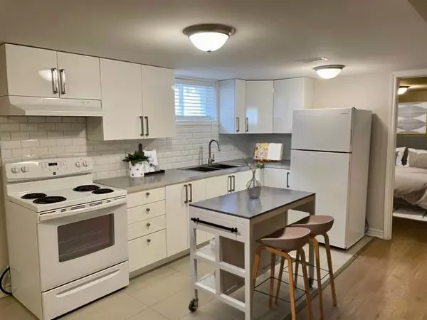 Toronto E04, ON M1R 2K2,1528 Pharmacy AVE #Bsmt