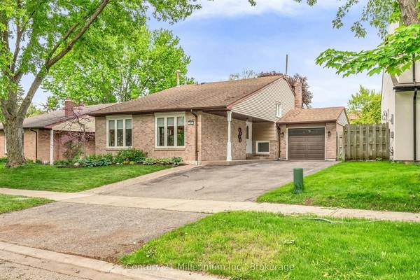 Aurora, ON L4G 2G2,43 Stoddart DR