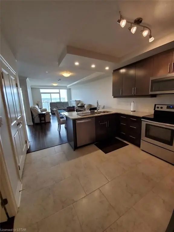 London North, ON N6G 0W6,240 VILLAGEWALK BLVD #607