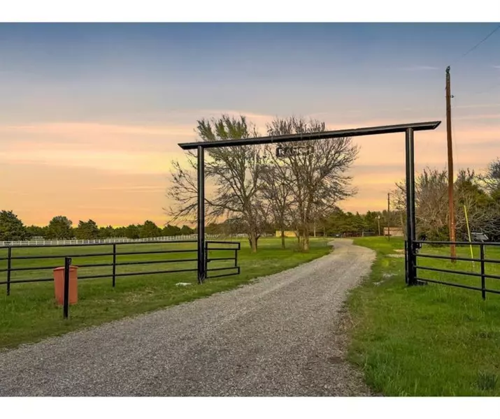 12488 Eastline Road, Trenton, TX 75490