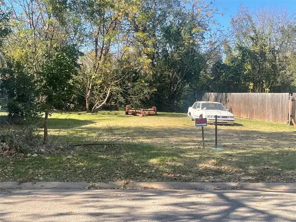 Waxahachie, TX 75165,114 & 116 Flowers Street