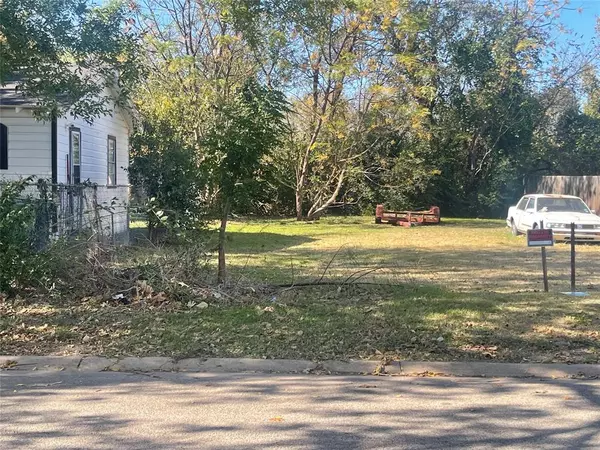 Waxahachie, TX 75165,114 & 116 Flowers Street