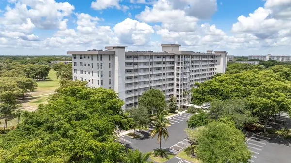 Pompano Beach, FL 33069,605 Oaks Dr #501