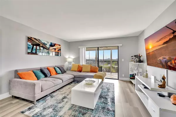 Pompano Beach, FL 33069,2200 S Cypress Bend Dr #702