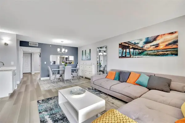 Pompano Beach, FL 33069,2200 S Cypress Bend Dr #702