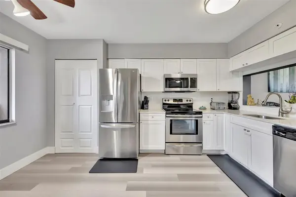 Pompano Beach, FL 33069,2200 S Cypress Bend Dr #702