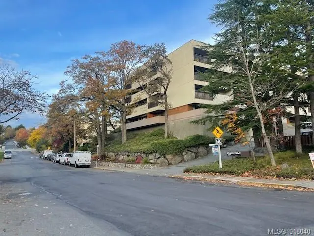 3277 Glasgow Ave #309, Saanich, BC V8X 1M3