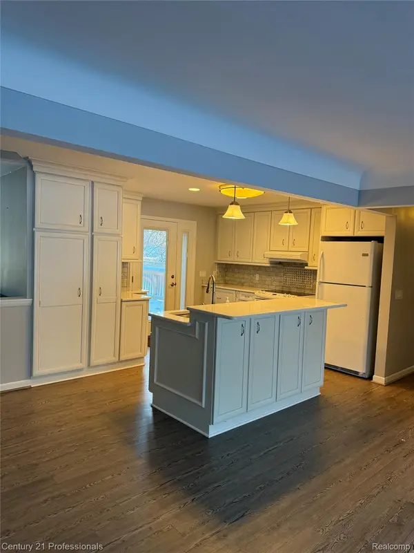 Rochester Hills, MI 48309,216 Nevada AVE