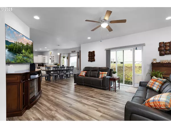 Roseburg, OR 97470,860 NE VENTURA ST