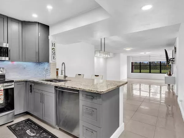 Pompano Beach, FL 33066,2659 Carambola Cir #106