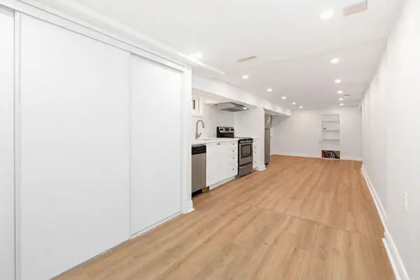 Aurora, ON L4G 1Z9,10 Holman CRES #Lower