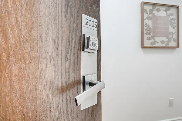 Mississauga, ON L5B 0G7,360 Square One DR #2005