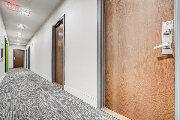 Mississauga, ON L5B 0G7,360 Square One DR #2005