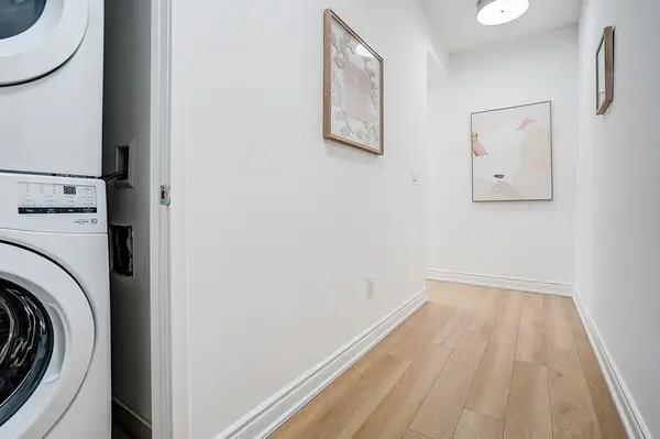 Mississauga, ON L5B 0G7,360 Square One DR #2005