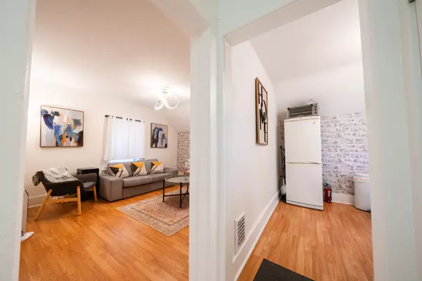 Kitchener, ON N2H 1E4,180 Weber ST E #C