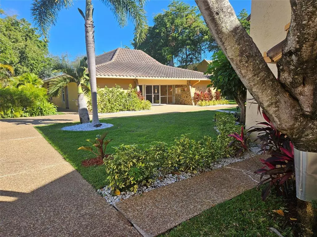 Deerfield Beach, FL 33441,959 SE 2nd Ave #117