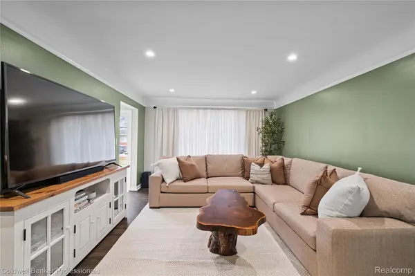 Warren, MI 48093,27460 Roan DR