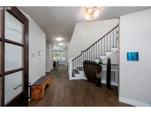 Lake Oswego, OR 97034,1051 FOREST MEADOWS WAY