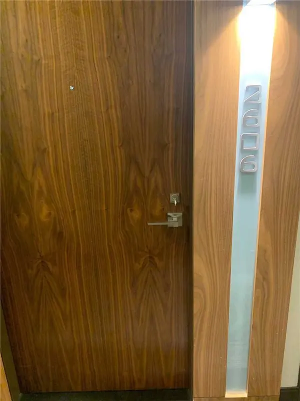 Toronto W06, ON M8V 0E5,36 Park Lawn RD #2606