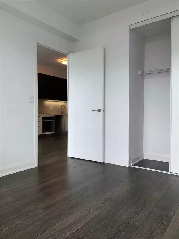 Toronto W06, ON M8V 0E5,36 Park Lawn RD #2606