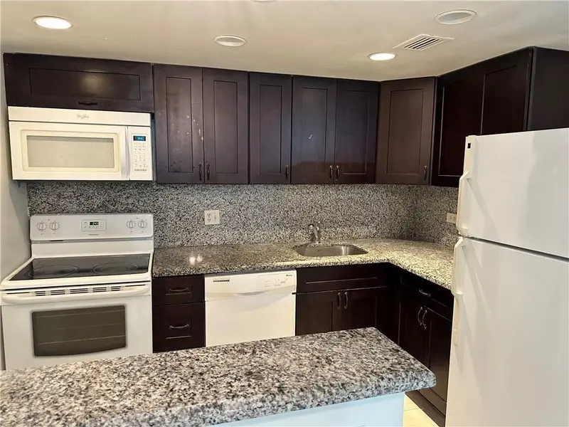 3680 Inverrary Dr #3r, Lauderhill, FL 33319