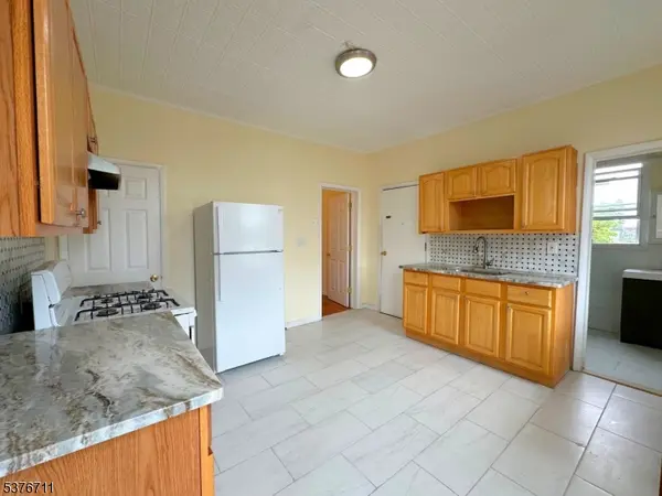 Paterson City, NJ 07503,182 Knickerbocker Ave #2