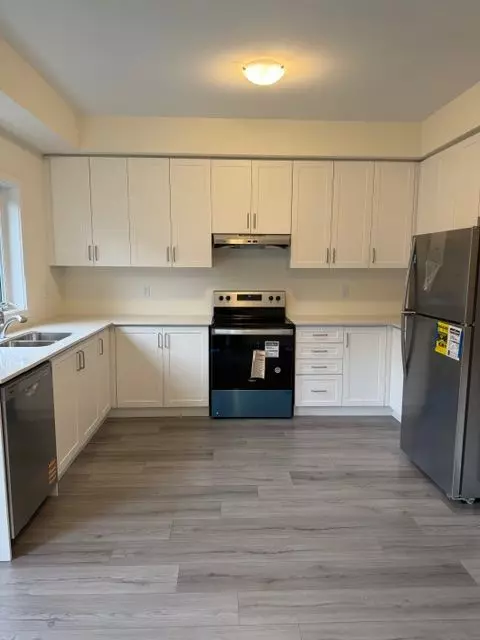 Pickering, ON L1X 0S9,1695 Dersan ST #501