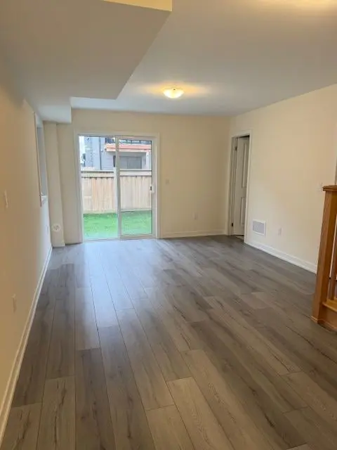 Pickering, ON L1X 0S9,1695 Dersan ST #501