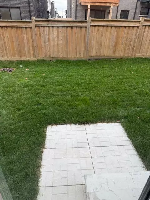 Pickering, ON L1X 0S9,1695 Dersan ST #501