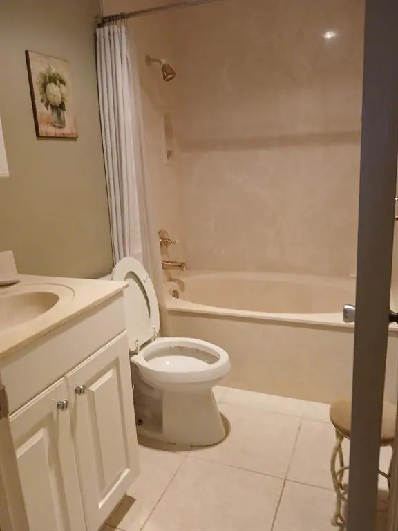 Fort Lauderdale, FL 33308,6243 Bay Club Dr #2