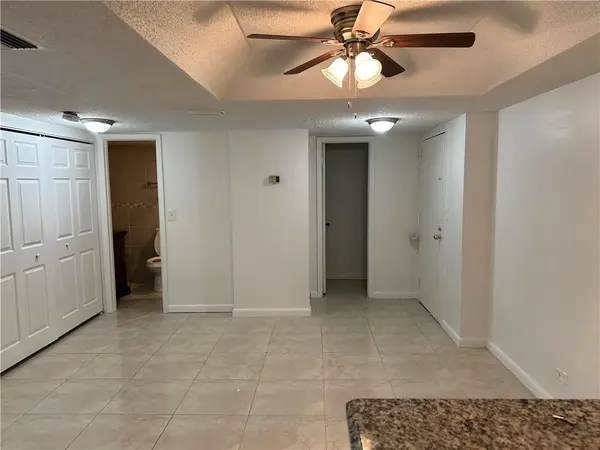 Lauderhill, FL 33319,3680 Inverrary Dr #3r