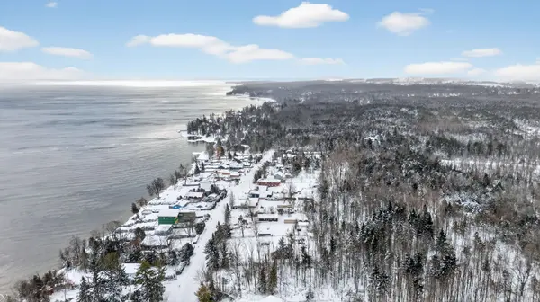 Oro-medonte, ON L0L 1T0,2266 Lakeshore RD E