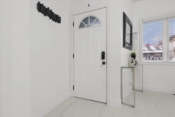 Hamilton, ON L8H 4Z7,39 Division ST