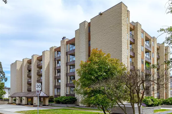 1745 Leighton Rd #501, Victoria, BC V8R 6R6