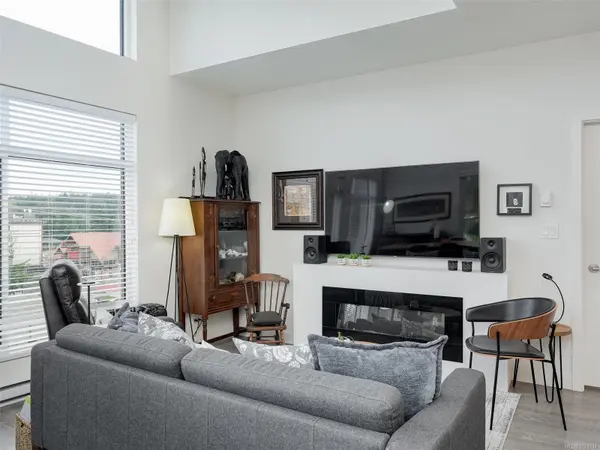 Langford, BC V9B 0X7,707 Treanor Ave #406