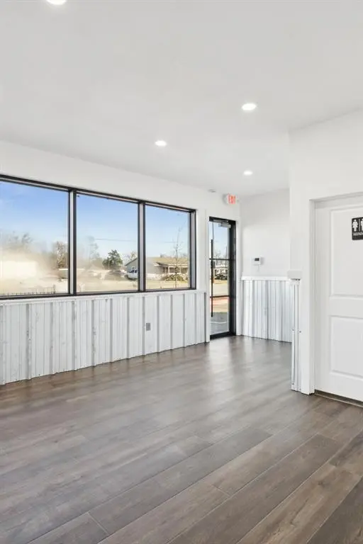 Terrell, TX 75160,902 E Moore Avenue