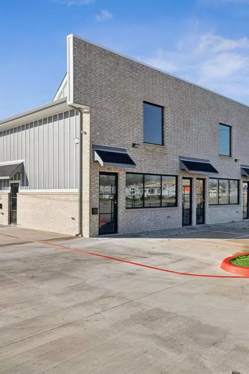 902 E Moore, Terrell, TX 75160