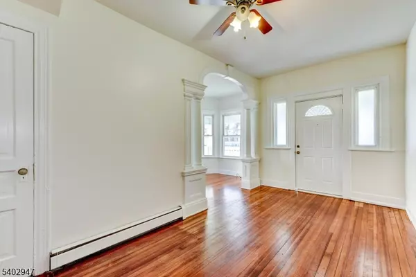 Plainfield City, NJ 07063,946 W 7Th St #1