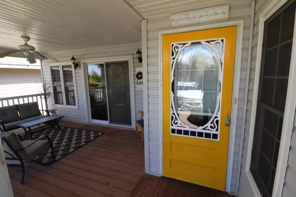 Ashfield-colborne-wawanosh, ON N7A 3Y2,74 Iroquois LN