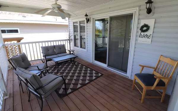 Ashfield-colborne-wawanosh, ON N7A 3Y2,74 Iroquois LN