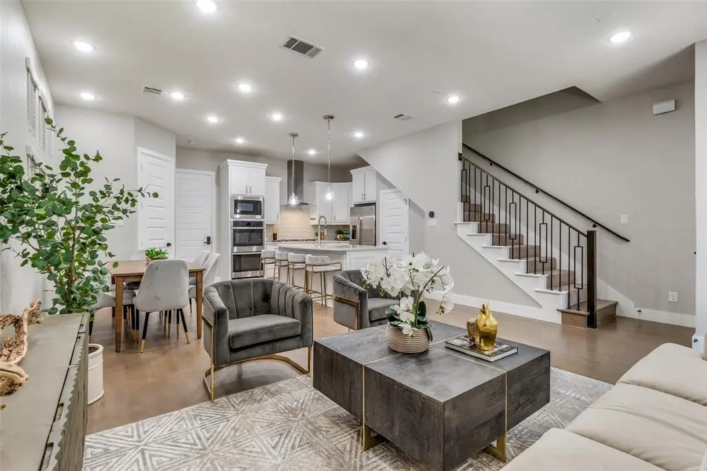 Dallas, TX 75231,8269 Laflin Lane