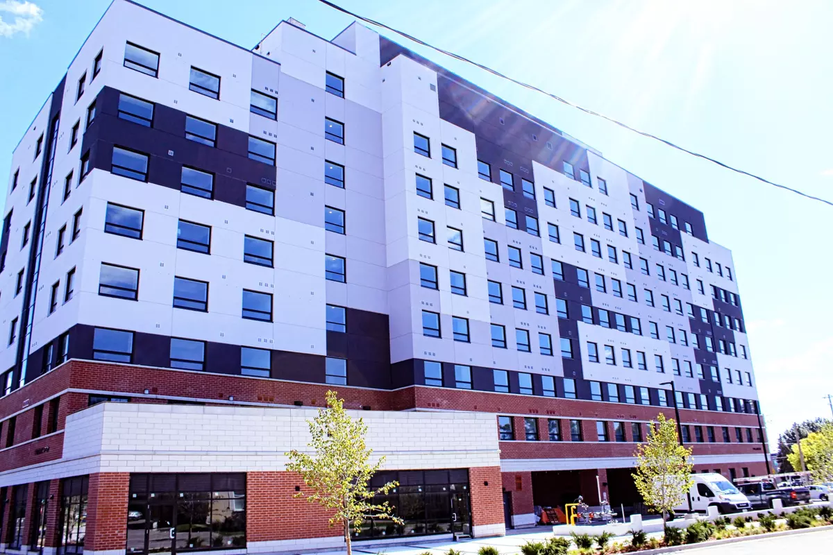 Brantford, ON N3T 2L3,1 Wellington ST #404